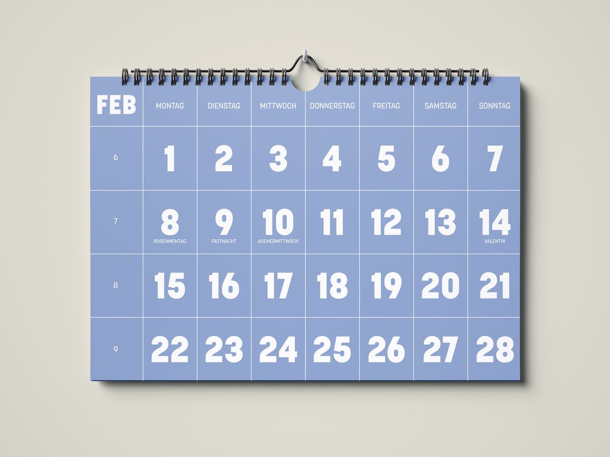 Kalender 2027: Bild eines Wandkalenders in Querformat DIN A4. Der Kalender ist minimalistisch. Jedes Kalenderblatt hat eine monatstypische Farbgebung auf weißer Schrift. Hier ist das Kalenderblatt von Februar zu sehen.