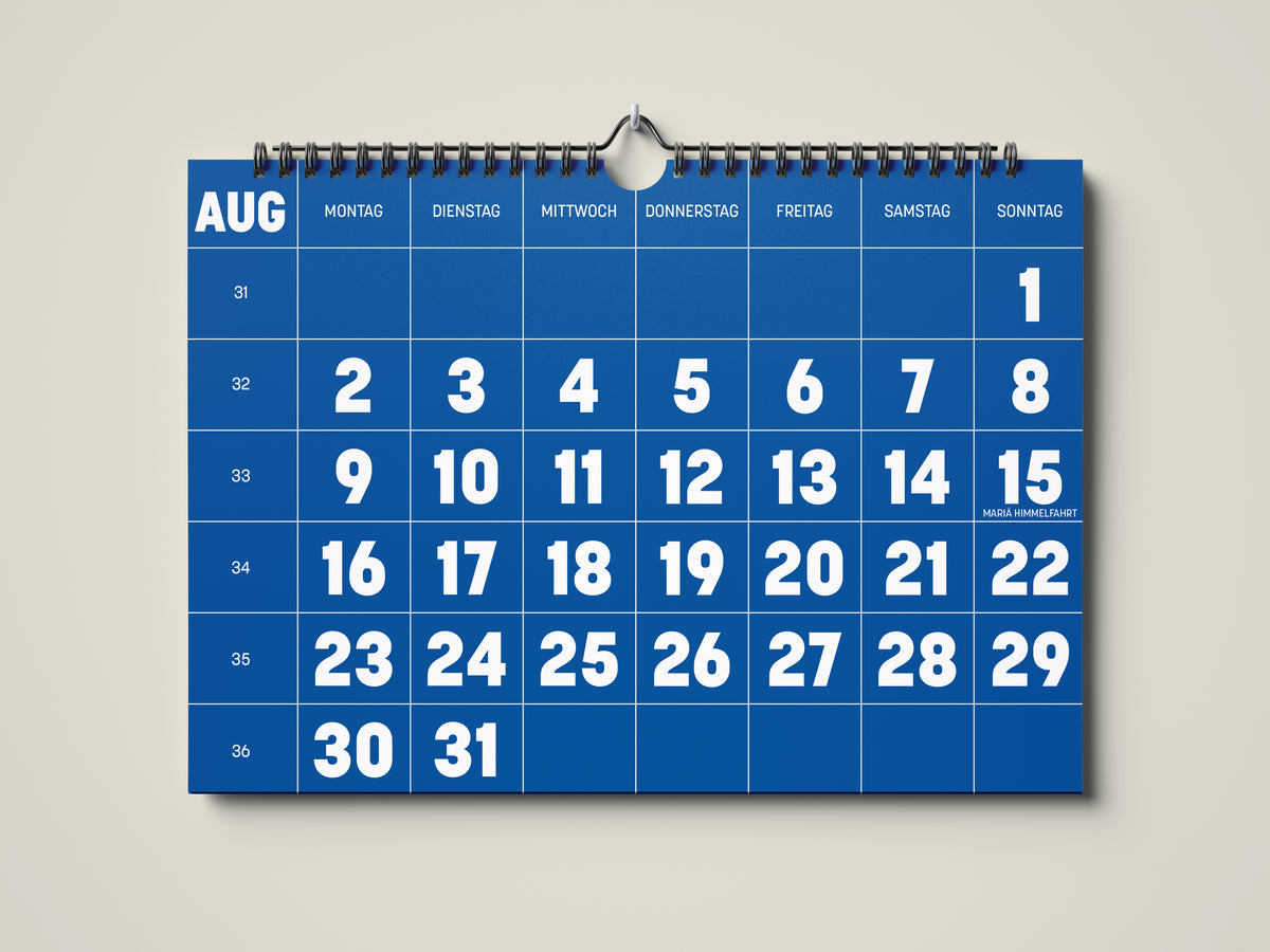 Kalender 2027: Bild eines Wandkalenders in Querformat DIN A4. Der Kalender ist minimalistisch. Jedes Kalenderblatt hat eine monatstypische Farbgebung auf weißer Schrift. Hier ist das Kalenderblatt von August zu sehen.