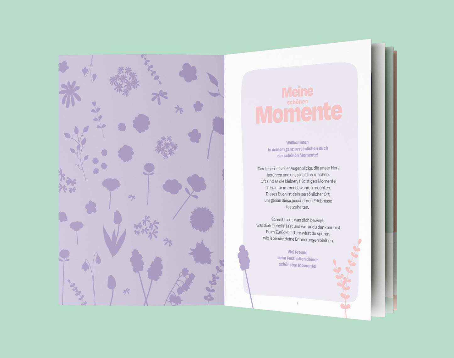 Innenseite Momente Buch mit lila Hintergrund und Blumenillustrationen, rechts mit Einleitungstext